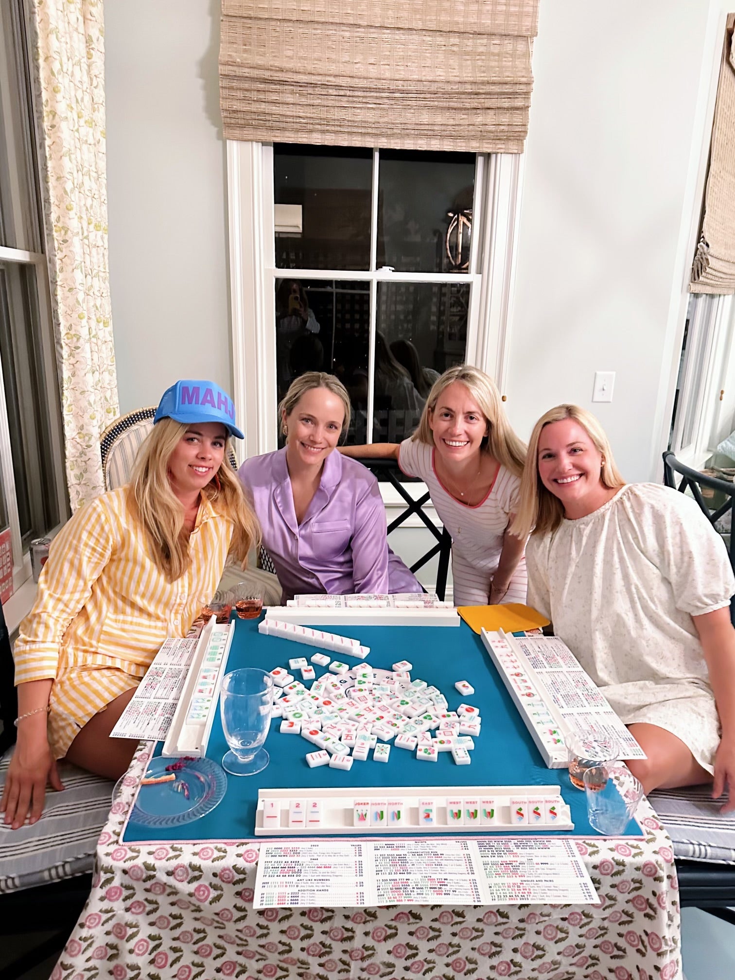 Holy Mahj Event Four Girls Playing Majong Smiling 